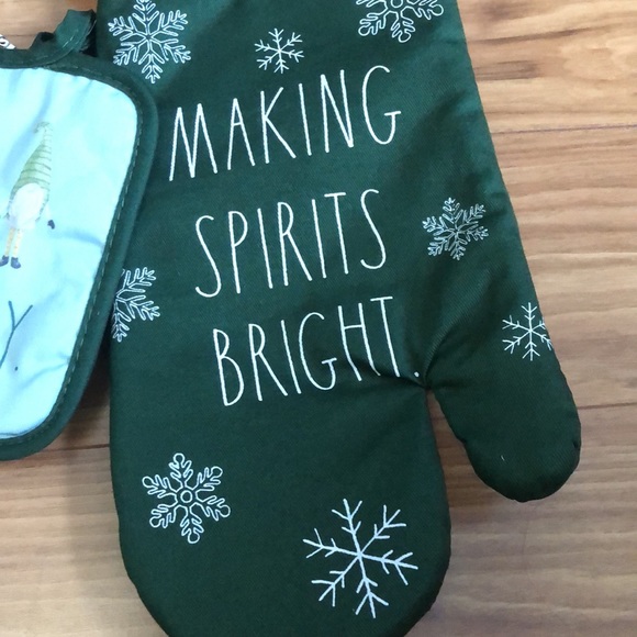Rae Dunn Christmas potholder oven mitt set - Picture 3 of 4